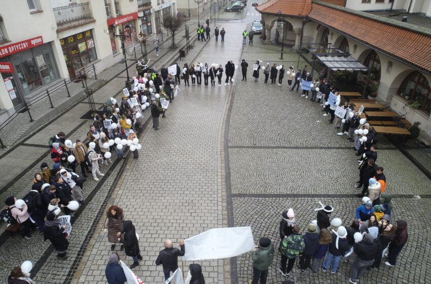 Happening „Przemoc-Niemoc” na lwóweckim rynku
