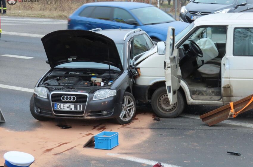 Wypadek na DK30: Kierowca audi zasłabł za kierownicą