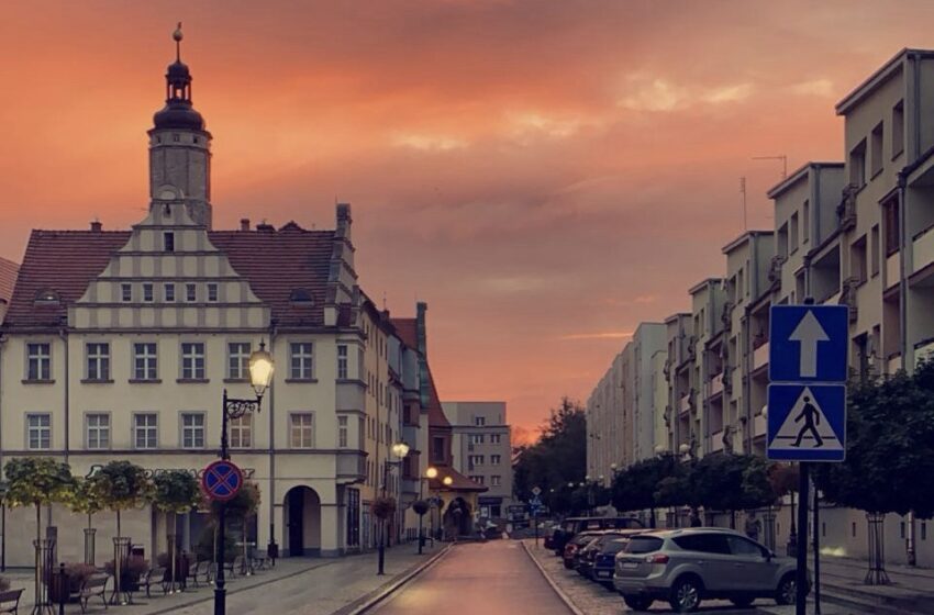 Mieszkańcy powiatu lwóweckiego spali o godzinę krócej. Powód? Zmiana czasu