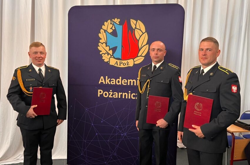Zasłużony awans! Trzech strażaków z Lwówka Śląskiego zostało oficerami PSP