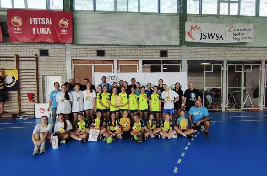 Sukcesy zawodniczek Fundacji Piłki Ręcznej w Mirsku na Gniezno Cup 2025