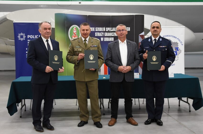  Komendant Policji i dyrektorzy szkół z powiatu lwóweckiego w partnerstwie z OSS SG w Lubaniu