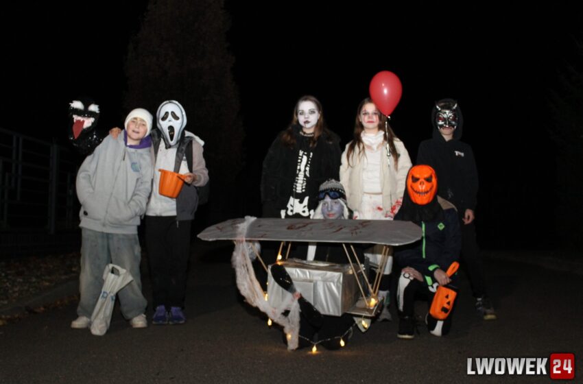 Mieszkańcy Lwówka świętują Halloween – Zobacz przebrania mieszkańców na zdjęciach!