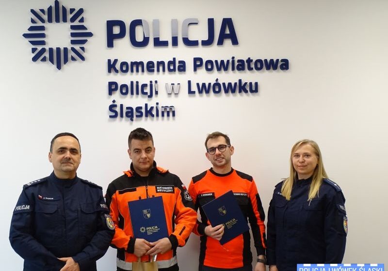  Podziękowania dla ratowników medycznych za przeprowadzone szkolenie dla policjantów i pracowników lwóweckiej Policji