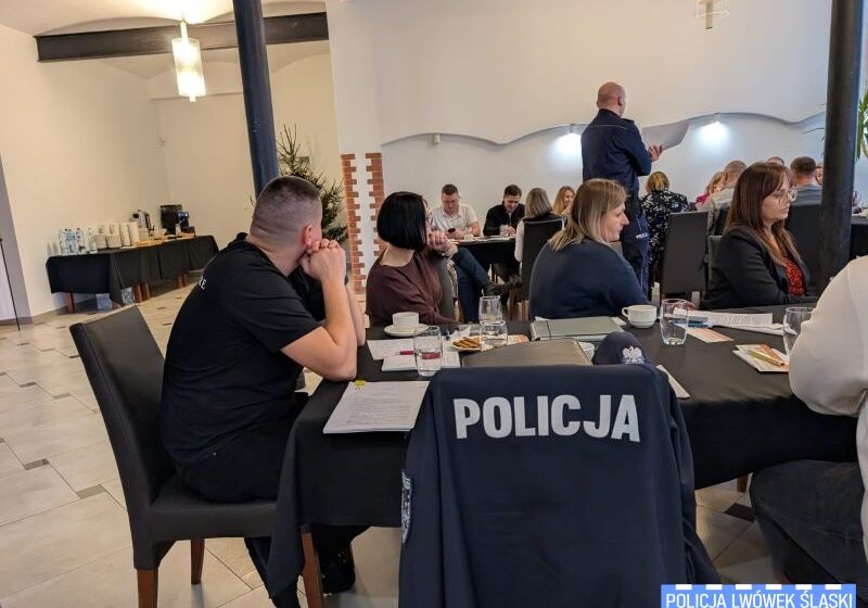  Policjanci i pracownicy lwóweckiego MGOPS szkolili się z zakresu przeciwdziałania przemocy domowej