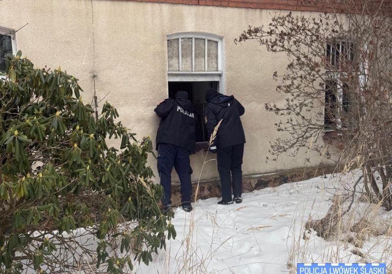  Akcja „Zima” w powiecie lwóweckim – policjanci udzielili pomocy osobie bezdomnej