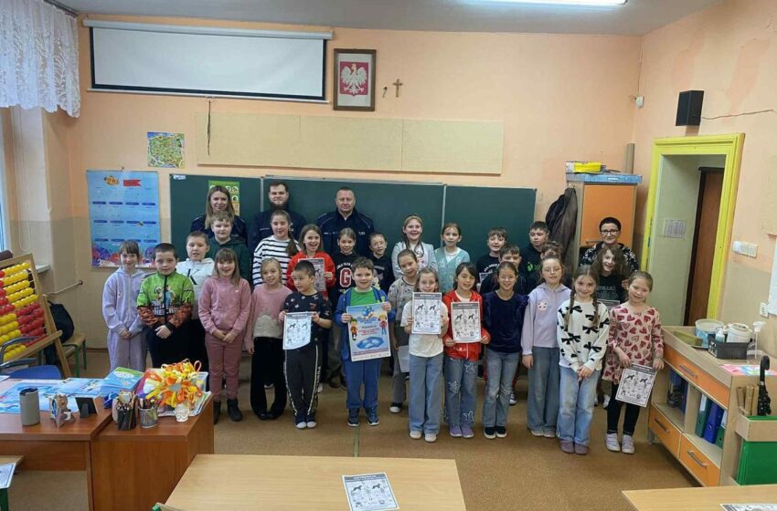  Ferie zimowe coraz bliżej. Policjanci przypominają o zasadach bezpieczeństwa podczas spotkań z dziećmi