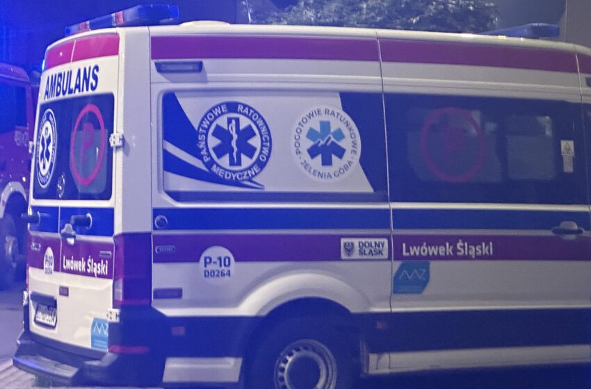  Zderzenie trzech aut w Płóczkach Dolnych. Na miejscu dwa zespoły ratownictwa