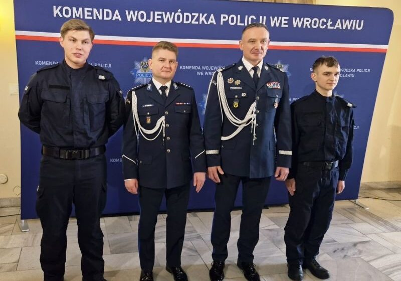  Nowi policjanci złożyli ślubowanie w Sali Rycerskiej wrocławskiego ratusza