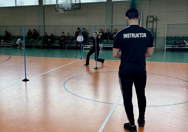  Maturzyści sprawdzili swoją formę – test sprawnościowy pierwszym krokiem do służby w Policji