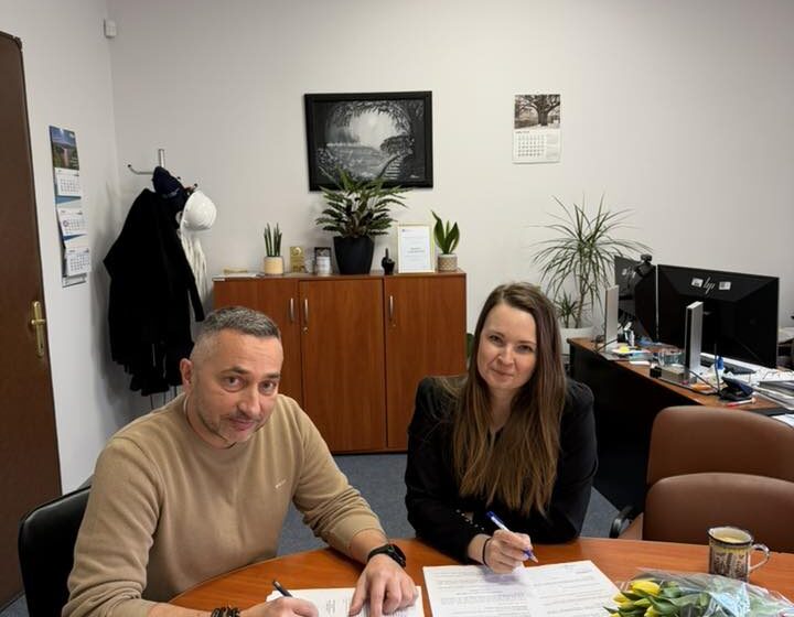  Burmistrz Mariusz Warowy podpisał porozumienie w sprawie cieku Koźka