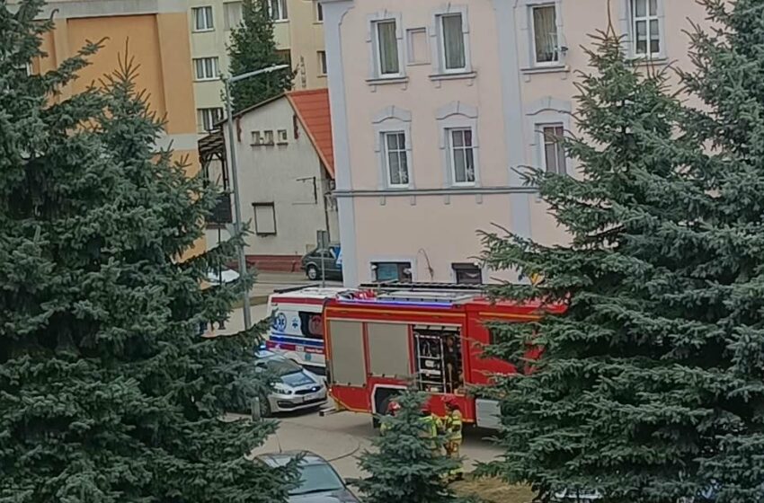  Kobiety szarpały się przy oknie. Jedna chciała skoczyć z trzeciego piętra. Co wydarzyło się przy ulicy Krótkiej?