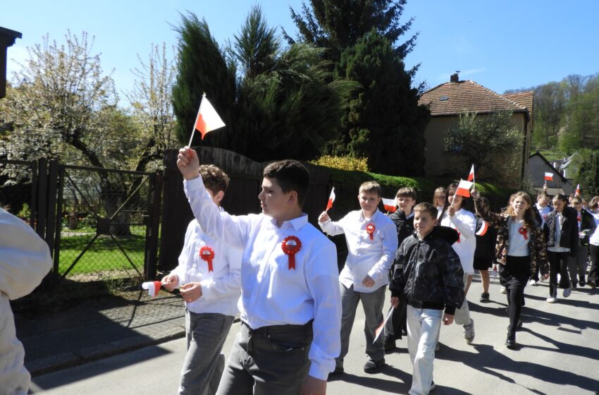 We wleńskiej szkole rosną mali patrioci, biało-czerwona uroczystość