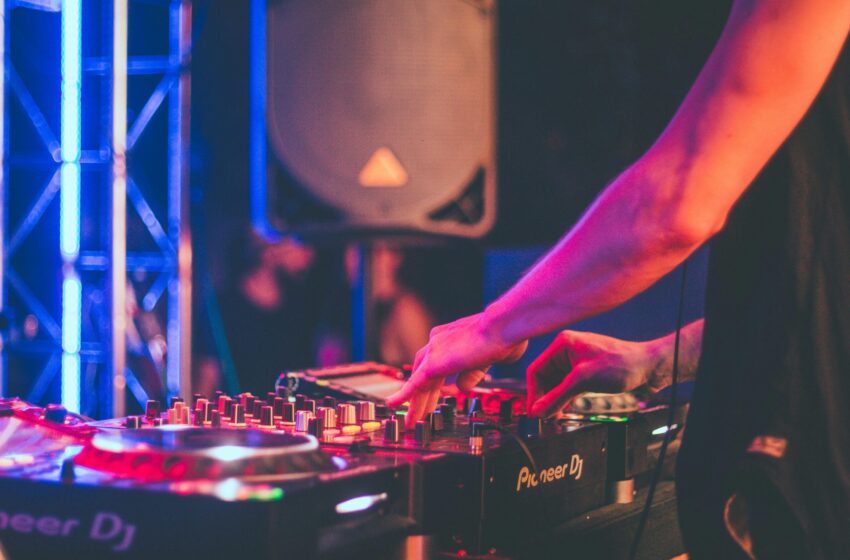  Jak zostać DJ-em – od pierwszych miksów do występów na imprezach