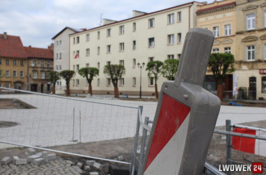  Zobacz, jak przebiega rewitalizacja rynku w Mirsku