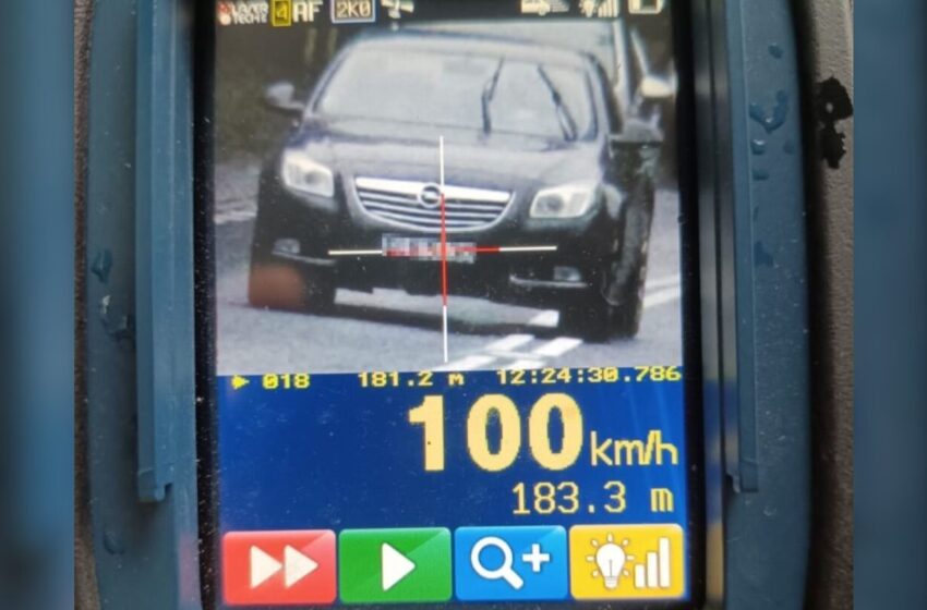 100 km/h przy ograniczeniu do 40. Kierowca stracił prawo jazdy