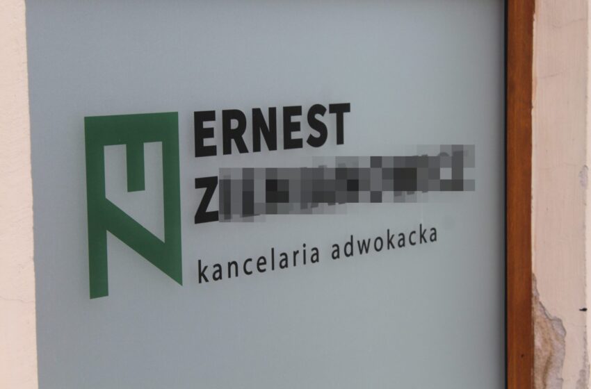  Ernest Z. z zarzutami na setki tysięcy zł. Jest wniosek o tymczasowy areszt na 3 miesiące. Zarzutami objęto 10 przestępstw, na szkodę 21 pokrzywdzonych.