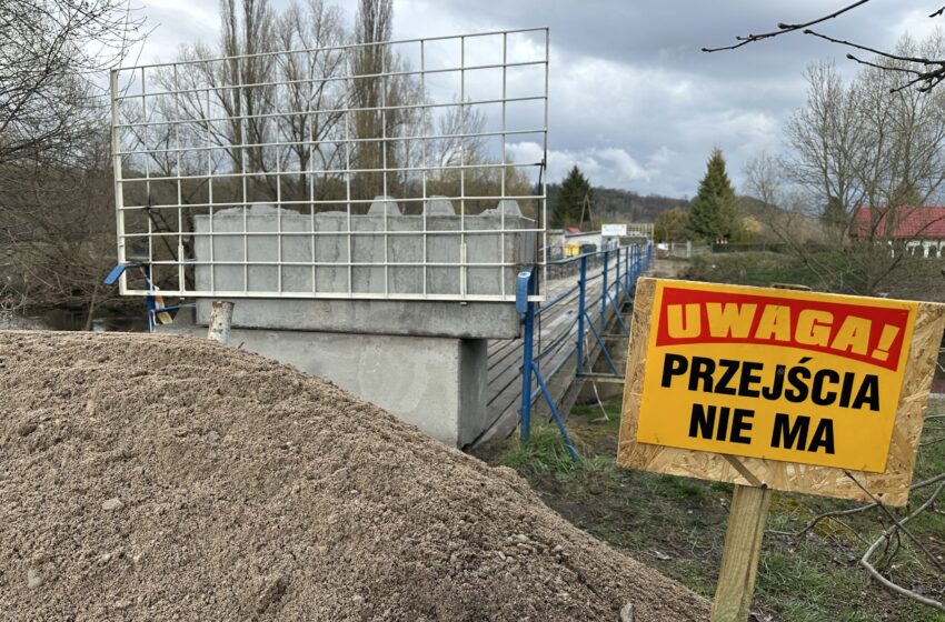  Kładka nad Bobrem znów z opóźnieniem. Mieszkańcy poczekają do przyszłej wiosny