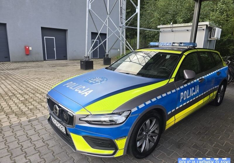  Nowe Volvo w służbie lwóweckiej drogówki